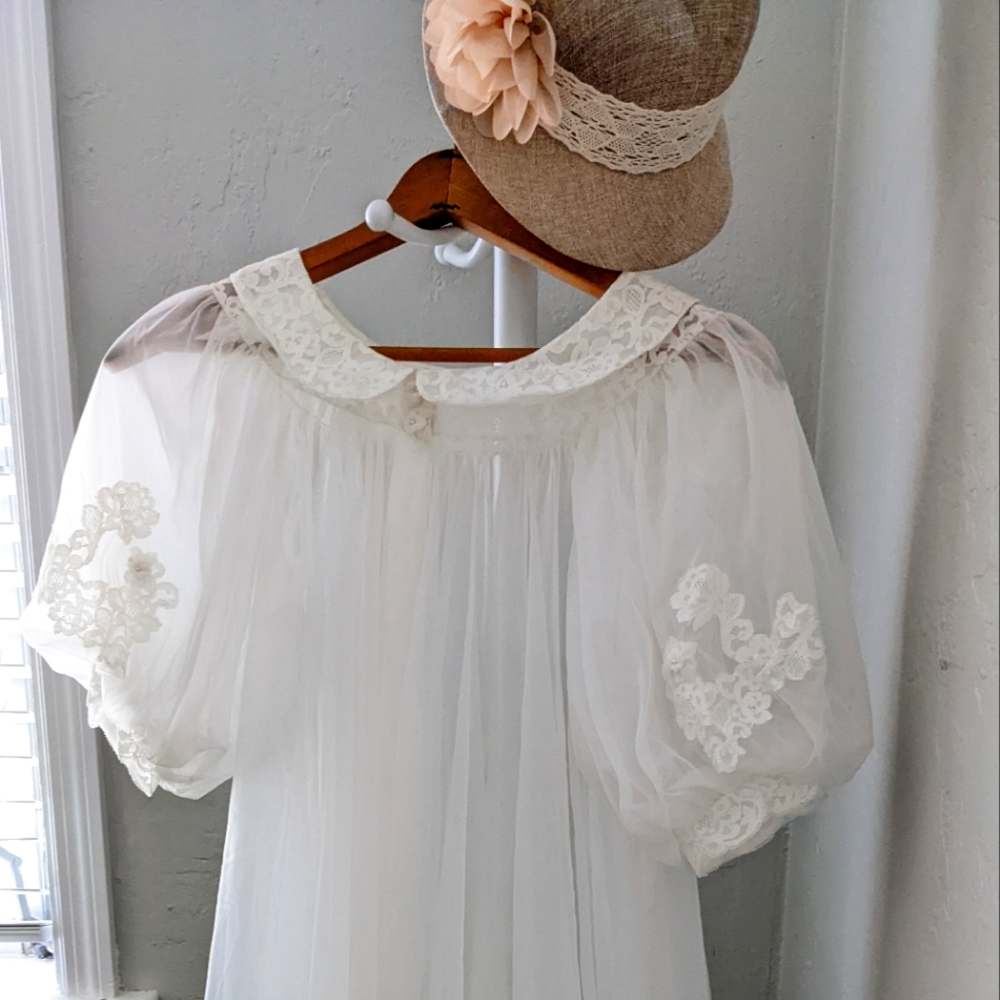 Retro 1960s Shadow Line Night Gown